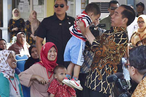 Kunjungan Presiden Joko Widodo, Kementerian Terkait dan Presiden World Bank ke Desa Tangkil Bogor dalam Rangka Percepatan Pencegahan Stunting